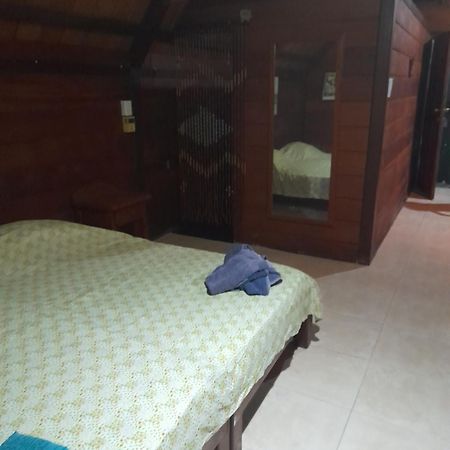Charming Yellow Houses Loft-Style Apartment โบกัสทาวน์ ภายนอก รูปภาพ