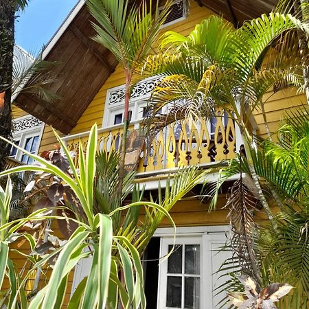 Charming Yellow Houses Loft-Style Apartment โบกัสทาวน์ ภายนอก รูปภาพ